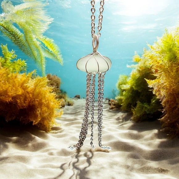 Jellyfish Necklace on 31" welded chain, gold plated steel - Picture 6 of 7
